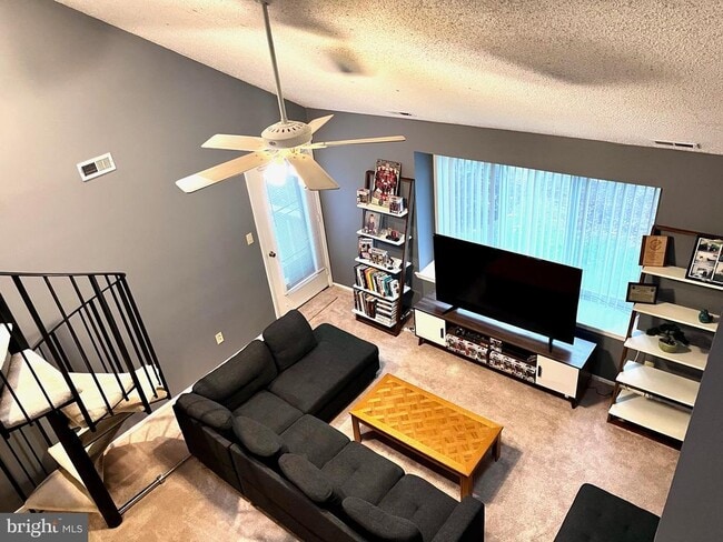 Foto del edificio - 4204B Aberdeen Dr