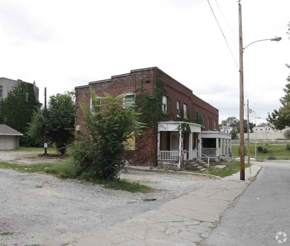Primary Photo - 2717 Howard St