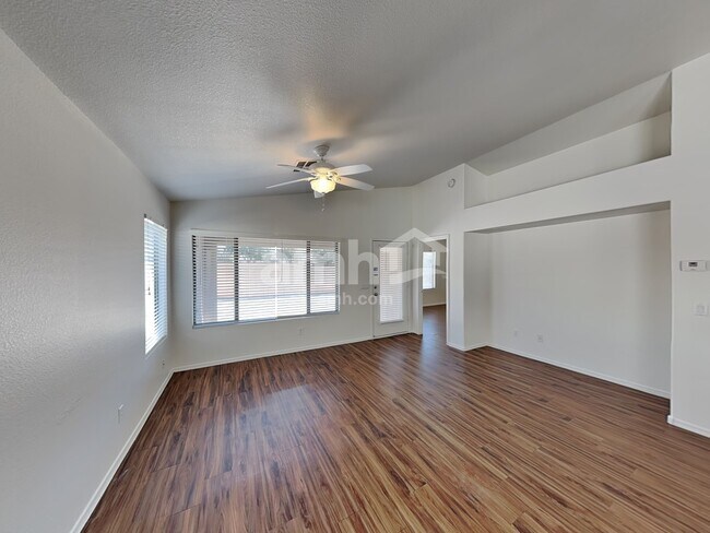 Foto del edificio - 2037 N 107th Dr