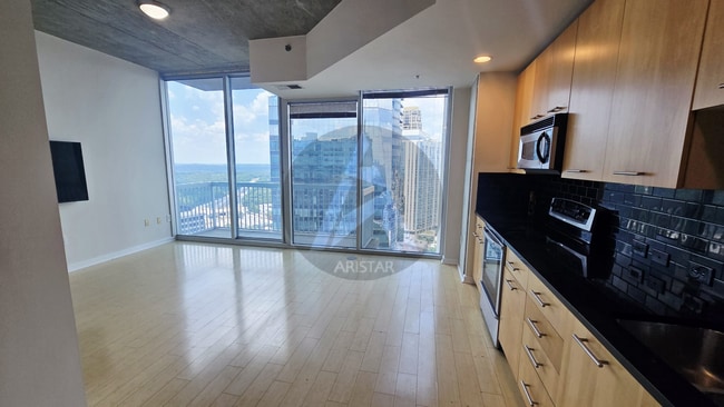 Building Photo - 3324 Peachtree Rd