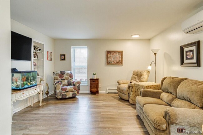 Living Room - 7187 Silver Lake Rd