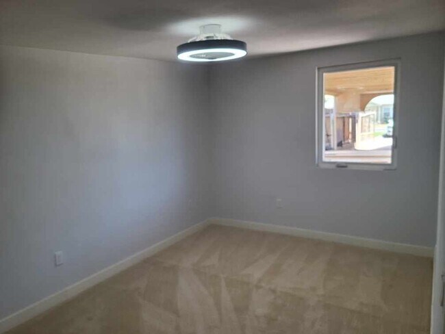 Building Photo - Charming 2-Bedroom Residence in the Heart ...