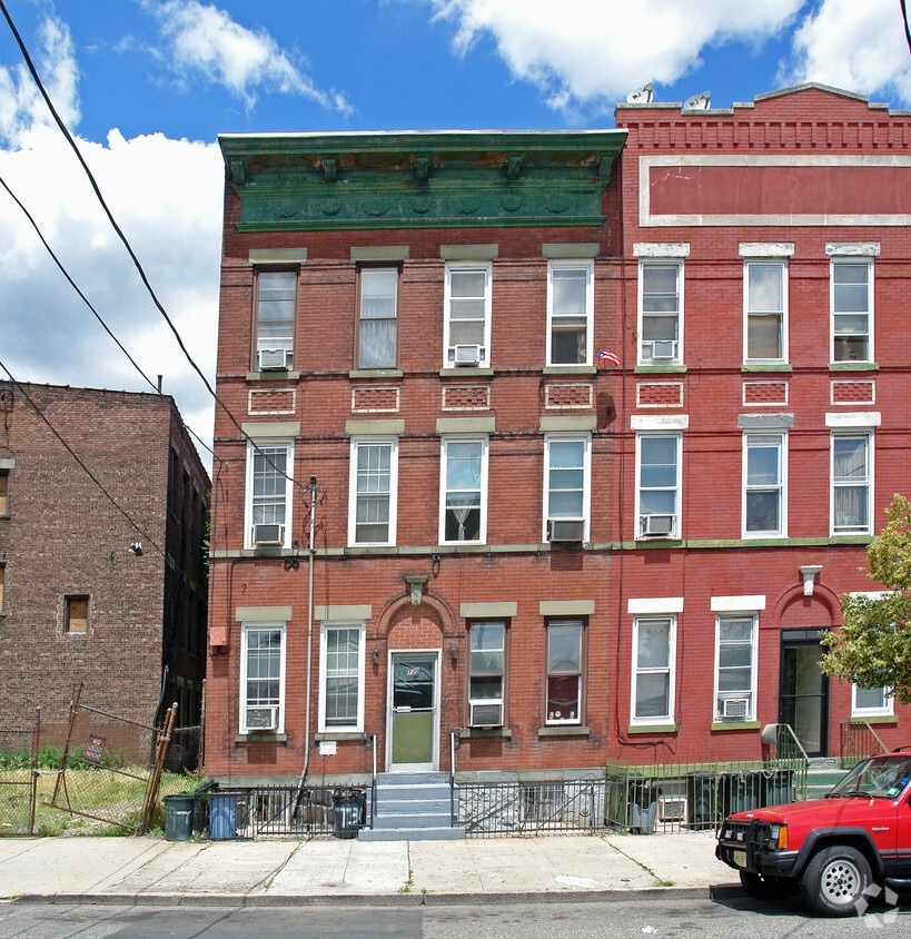 Building Photo - 730 21st St