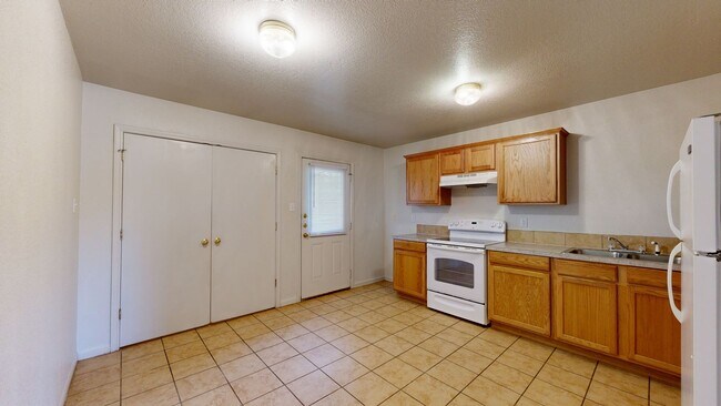 Foto del edificio - ALL TILE DUPLEX IN HARKER HEIGHTS!!!!!