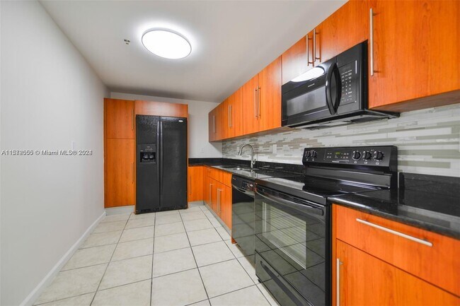 Building Photo - 3000 S Ocean Dr