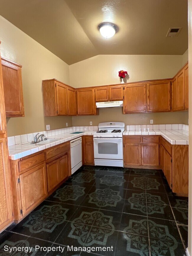 Building Photo - 5 br, 2 bath House - 1331 Clipper Hills Dr.