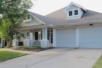 Building Photo - 2314 Hillside Dr