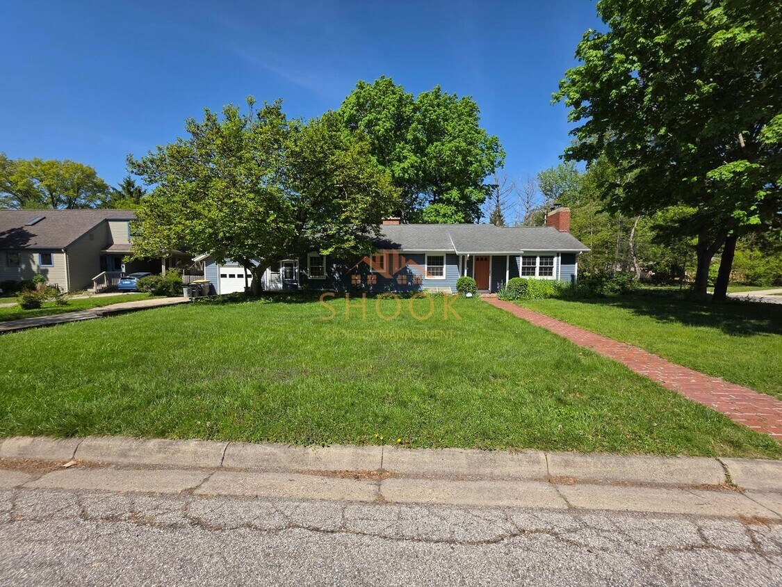 Foto principal - Cozy 3 BR Home Close to Campus and the Res...