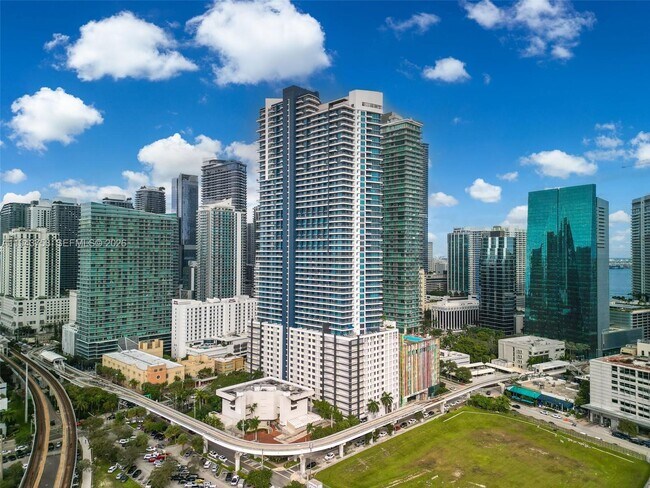 Foto del edificio - 60 SW 13th St