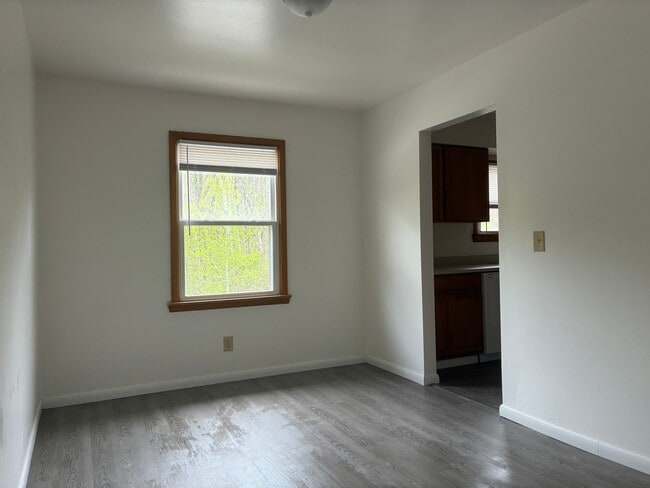 Building Photo - 745 E Grandview Blvd