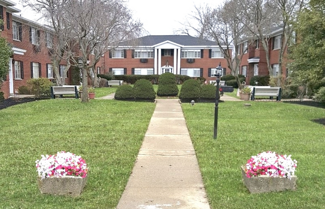 Building Photo - 645 Highland Ave