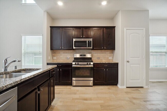Building Photo - Incredible Home in Primrose Xing close to Chisholm Trail Pkwy & Benbrook Lake