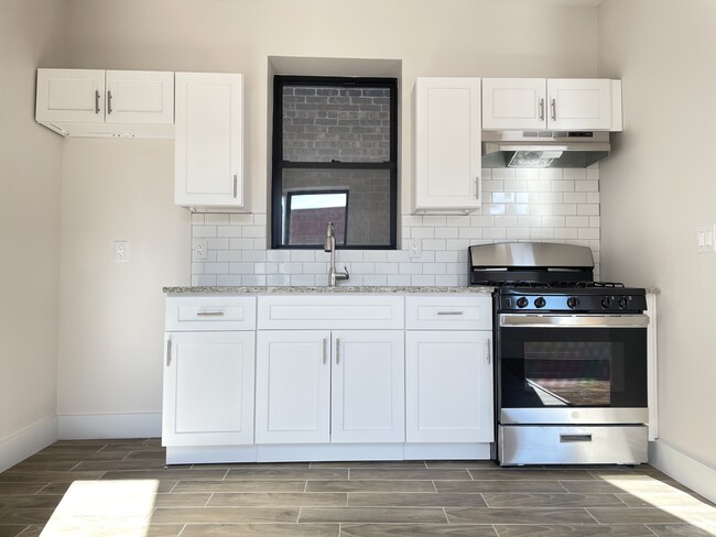 Building Photo - 206 Bayview Ave