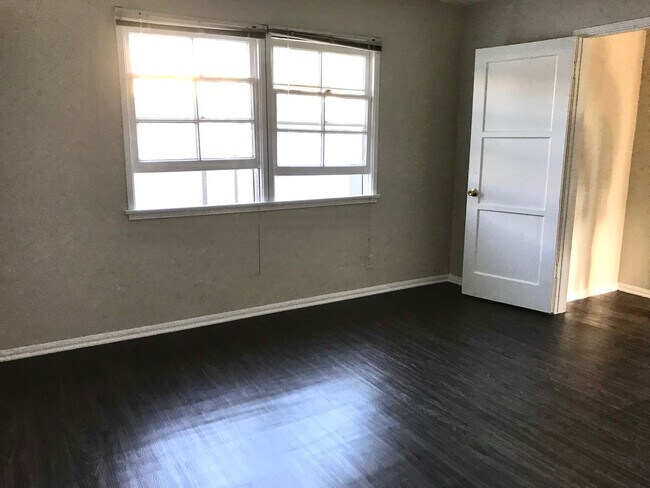 Foto del interior - 611 Levering Ave