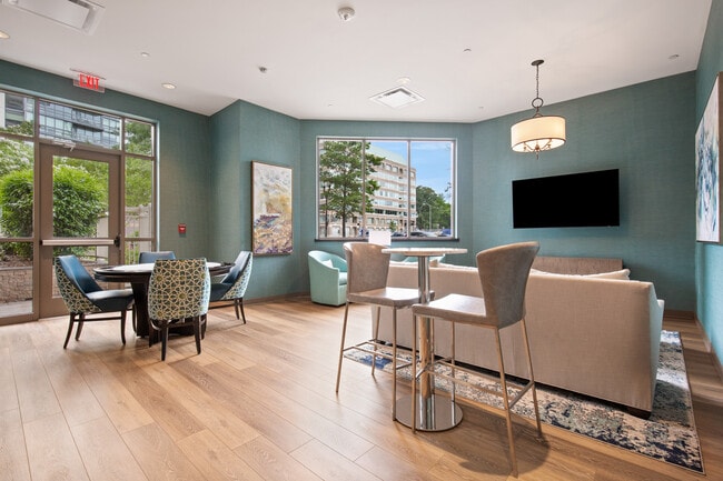 Resident Lounge - Quincy Plaza