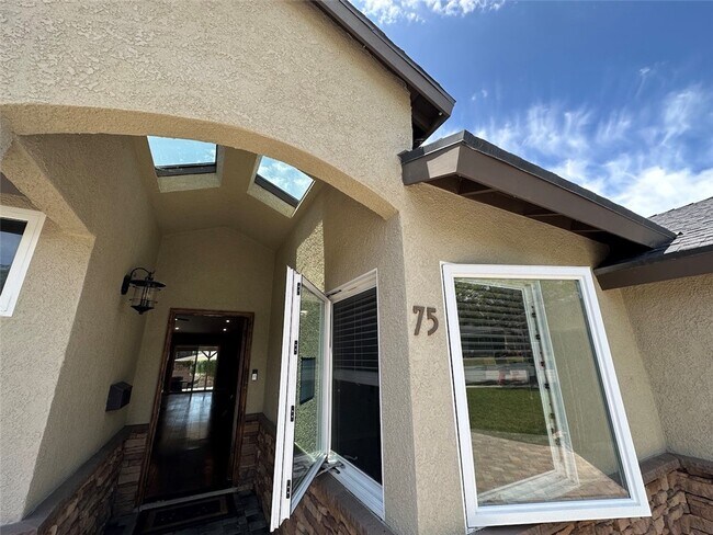 Building Photo - 75 St Pauls Dr