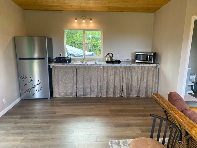 Building Photo - 11-1812-1812 Ahiukau St