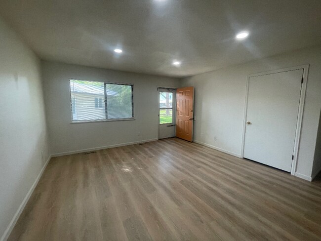 Foto del edificio - 1337 Cherry St