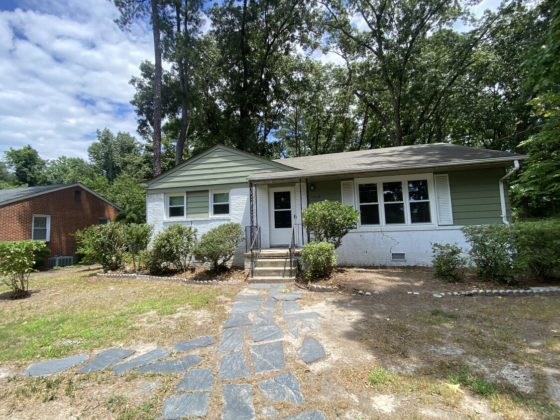 Primary Photo - 1719 Leicester Rd