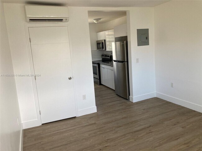 Foto del edificio - 1815 NW 1st Ct