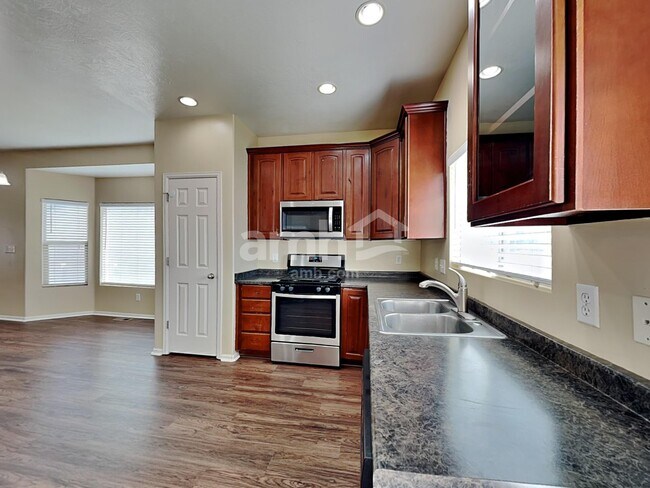 Foto del edificio - 31 W Clear Water Dr