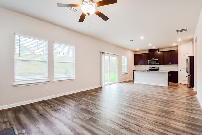 Building Photo - 466 Magnolia Dr