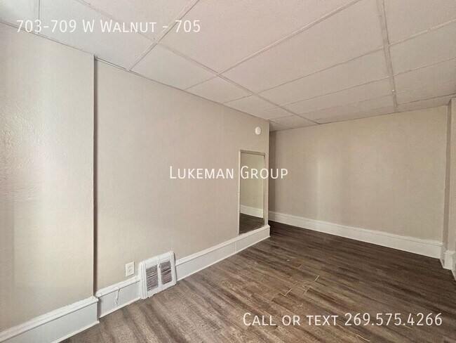 Foto del edificio - 703-709 W Walnut-705