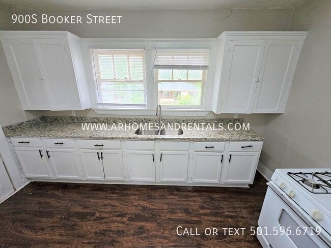 Building Photo - 900 S Booker St