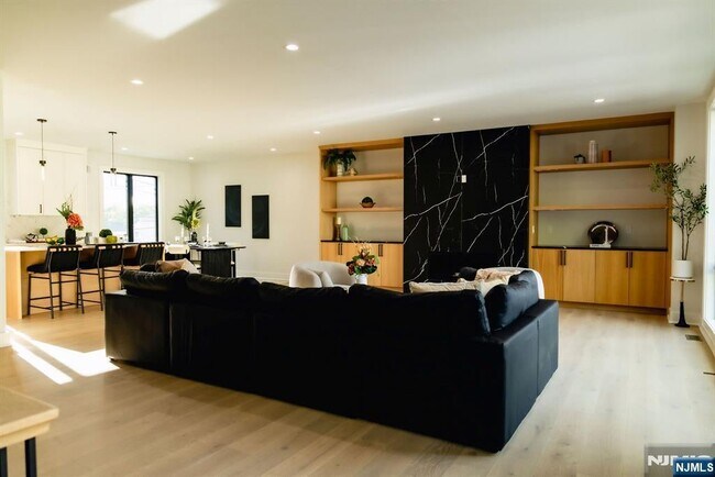 Foto del edificio - 401 Grand Ave