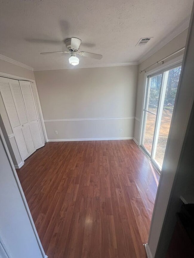 Foto del edificio - FINALLY A 2 BEDROOM 2.5 BATH IN LAWRENCEVILLE!