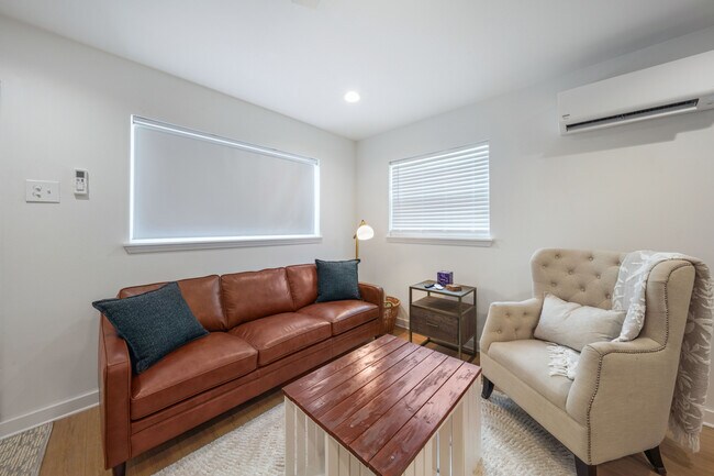 Foto del edificio - 2927 Nicholson Dr