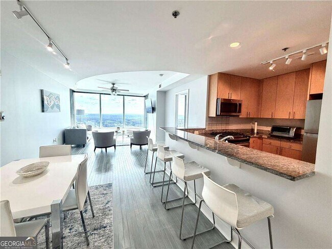 Foto del edificio - 3338 Peachtree Rd NE