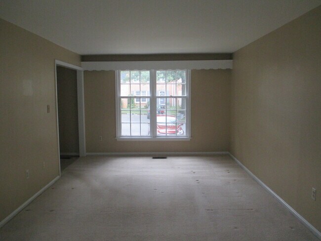 Foto del edificio - SPACIOUS BRICK TOWN-HOME