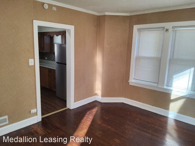 Building Photo - 3 br, 1.5 bath House - 8547 South Wabash A...