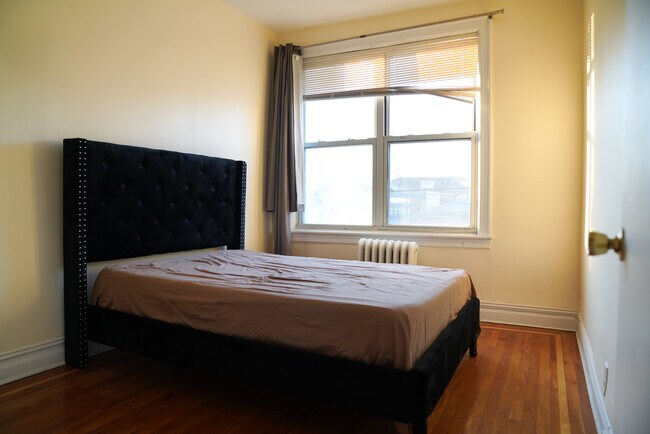 Foto del edificio - 1060 Rhinelander Ave