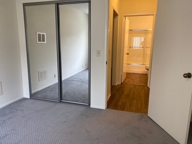 Foto del edificio - 3714 Hughes Ave