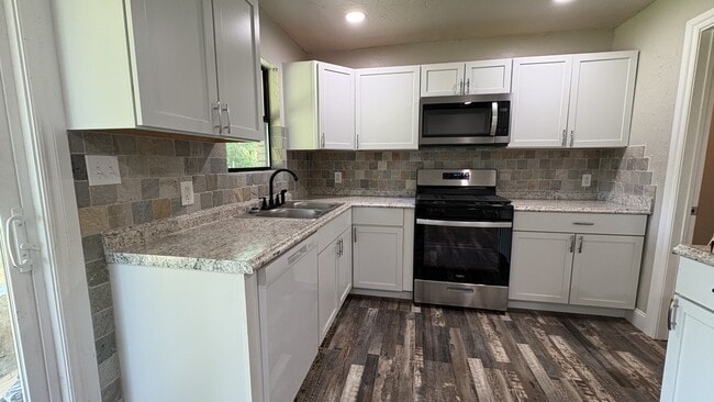 Building Photo - 7413 Drexel Ave