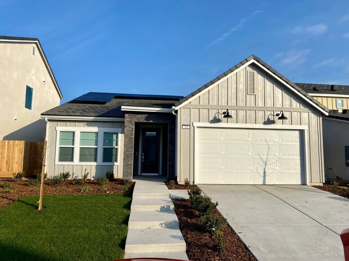 Foto principal - BRAND NEW 3 Bed 2 Bath Lennar Home in the ...