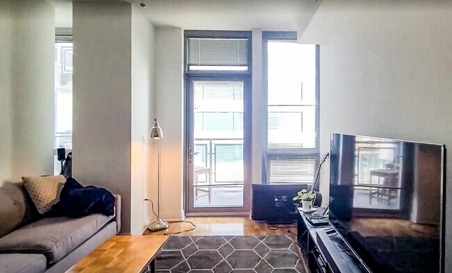 Foto del edificio - 565 W Quincy St