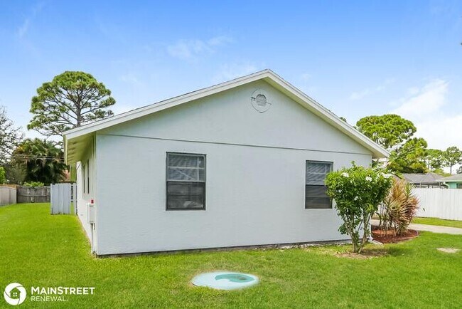 Foto del edificio - 646 SW Byron St, Port St Lucie, FL 34983