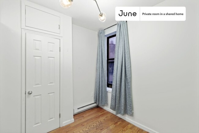 Building Photo - Room in Shared 4 bed/1 bath home