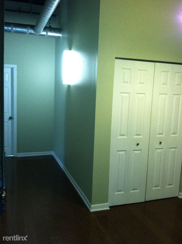 Building Photo - 100 S Huron St