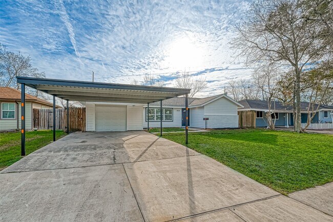Building Photo - 1914 Lynnview Dr