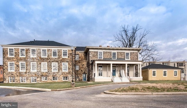 Building Photo - 3110 Crittenton Pl