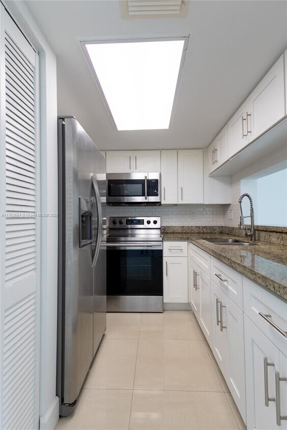 Foto principal - 2075 SW 122nd Ave