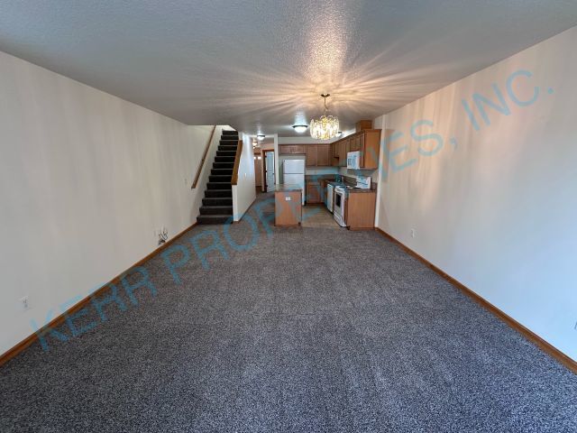 Building Photo - FREE RENT! Beautiful 1900 square foot 3 be...