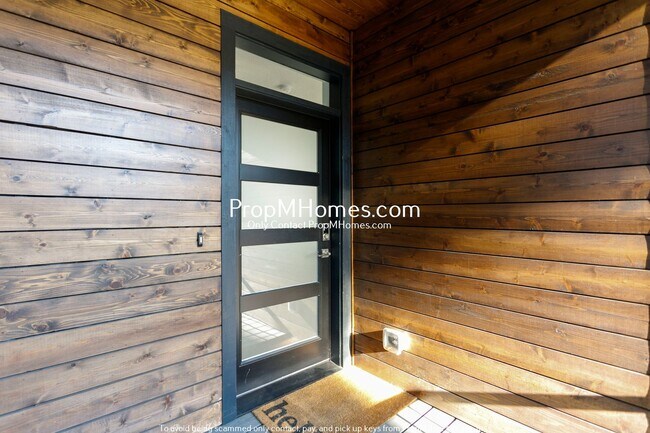 Foto del edificio - Mt. Tabor Three Bedroom Stunner!