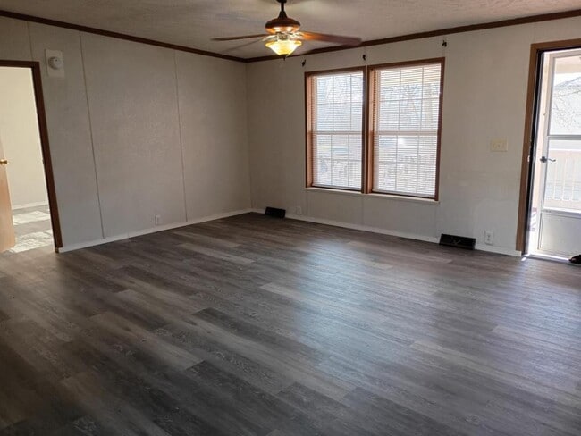 Foto del edificio - 1022 Walnut Grove Ln