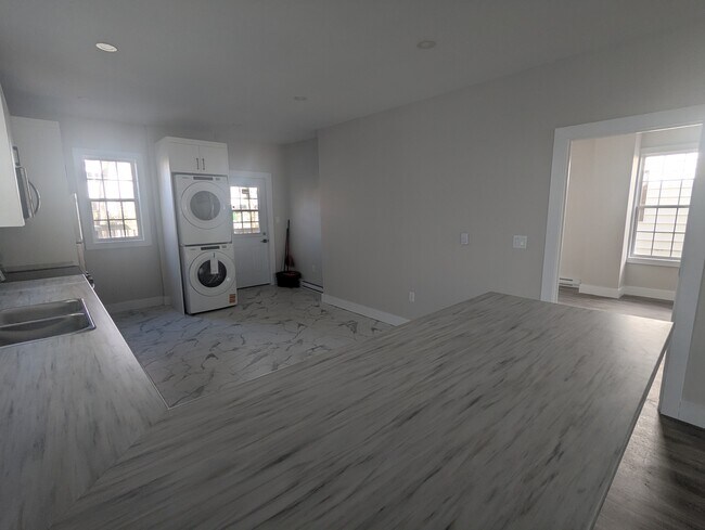 Photo du bâtiment - TWO BEDROOM APARTMENT AVAILABLE IN HALIFAX NORTH-END HOUSE