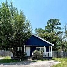 Building Photo - 138 Varsity Cir